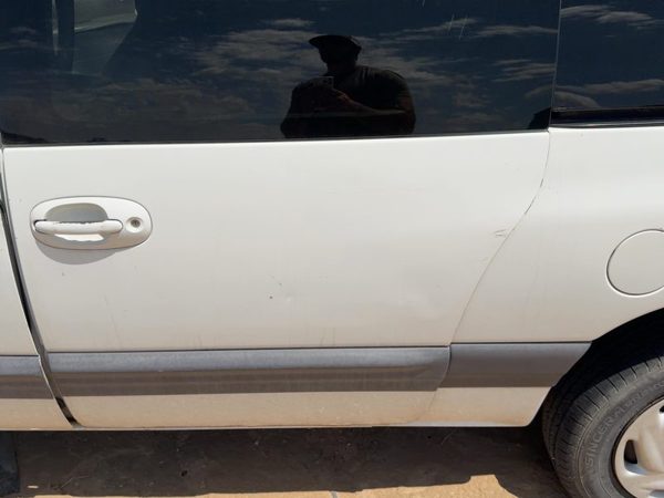 1999 Chrysler Voyager Rear Door LH Taupe Frost Ptk — photo 2