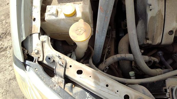 95-03 Nissan Maxima Windshield Washer Fluid Reservoir With Pump Oem Wiper Tank — photo 2