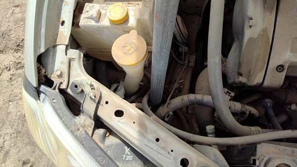 95-03 Nissan Maxima Windshield Washer Fluid Reservoir With Pump Oem Wiper Tank — photo 3