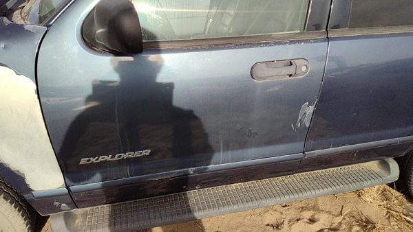 2005 Ford Explorer Front Door LH Blue Ld — photo 3