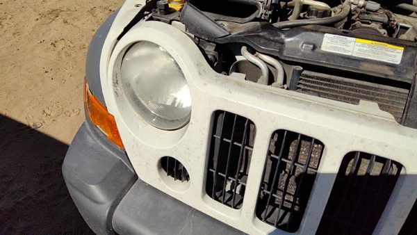 2005 Jeep Liberty Header Panel Cracked — photo 5