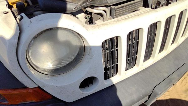 2005 Jeep Liberty Header Panel Cracked — photo 6