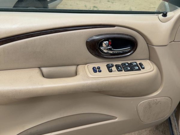 2004 Buick Rainier Driver Left Front Door Trim Panel With Master Switch Tan 332 — photo 9