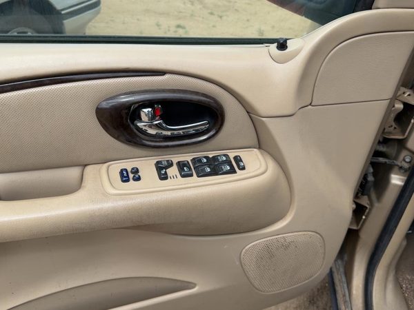 2004 Buick Rainier Driver Left Front Door Trim Panel With Master Switch Tan 332 — photo 8