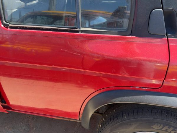 1994 Nissan Pathfinder Rear Door LH Red — photo 1
