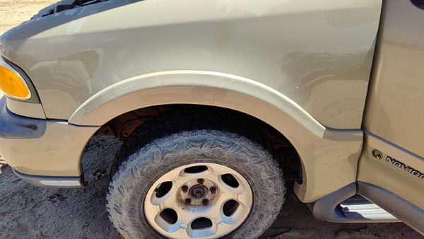 98-99 Lincoln Navigator Driver Left Front Wheel Flare Moulding Fender Gold Bi — photo 2