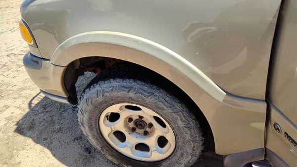 98-99 Lincoln Navigator Driver Left Front Wheel Flare Moulding Fender Gold Bi — photo 5