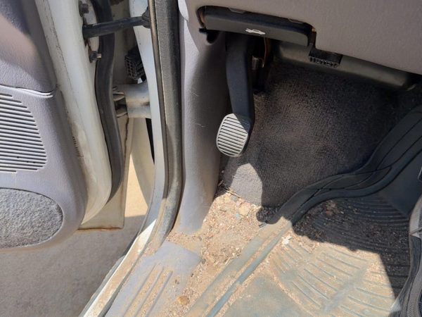 1999 Chrysler Town & Country Driver Left Lower Kick Trim Panel Oem Taupe All5 — photo 3