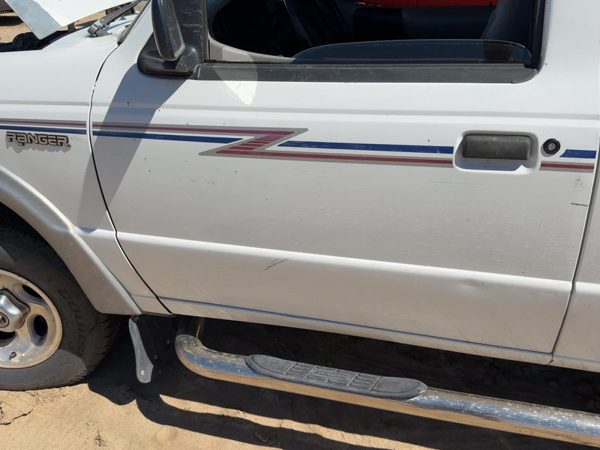 1996 Ford Ranger Front Door LH White Yz — photo 3