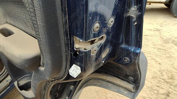 2002-2007 Jeep Liberty Passenger Right Rear Door Latch With Rods/Cables Oem Back — photo 1
