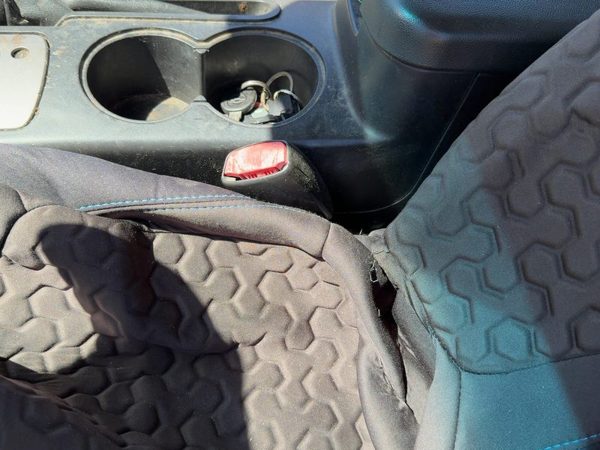 2005 Pontiac G6 Driver Left Front Seat Belt Buckle Receiver Oem Ebony 192 — photo 3