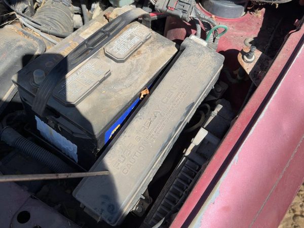 1996 Chrysler Town & Country Engine Fuse Box And Relay Center 3.8L — photo 2