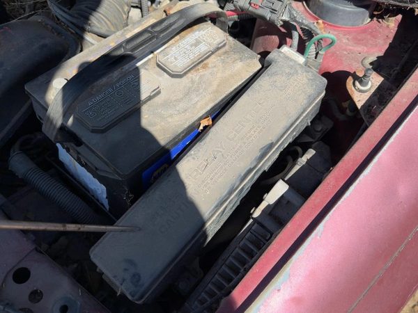 1996 Chrysler Town & Country Engine Fuse Box And Relay Center 3.8L — photo 4