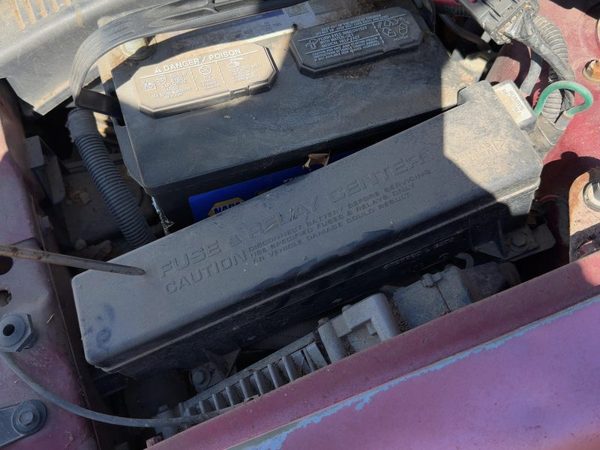 1996 Chrysler Town & Country Engine Fuse Box And Relay Center 3.8L — photo 5