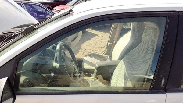 2004-2008 Chevy New Style Malibu Driver Left Front Side Window Door Glass Oem — photo 2