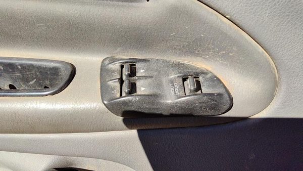 1998 Dodge Ram 1500 Door Switch Front — photo 3