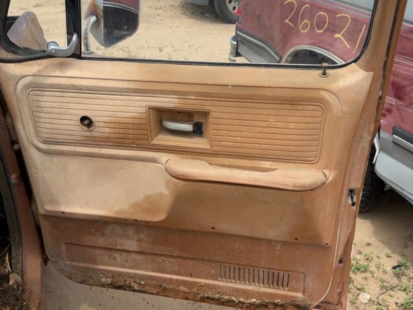 1980 Chevy Silverado C20 Passenger Right Front Door Trim Panel Tan — photo 1