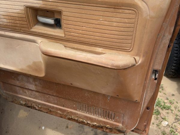 1980 Chevy Silverado C20 Passenger Right Front Door Trim Panel Tan — photo 7