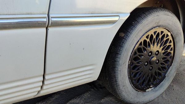 96-00 Town & Country Driver Left Rear Moulding On Quarter Panel Pwp Golden White — photo 2