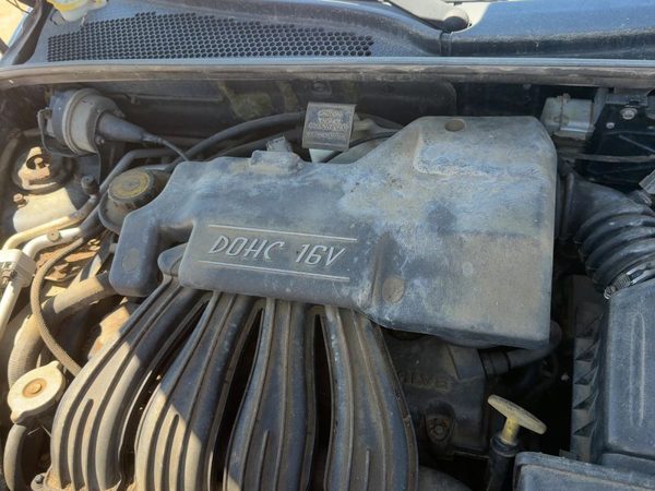 2001-2005 Chrysler Pt Cruiser Engine Cover Top Plastic Shield Oem 2.4L — photo 1