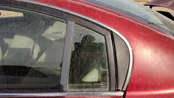 2002-2006 Nissan Altima Driver Left Rear Vent Window Back Door Glass With Frame — photo 3