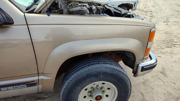 1997 Chevy Pickup 2500 Fender RH Silverado Gold 55U — photo 5