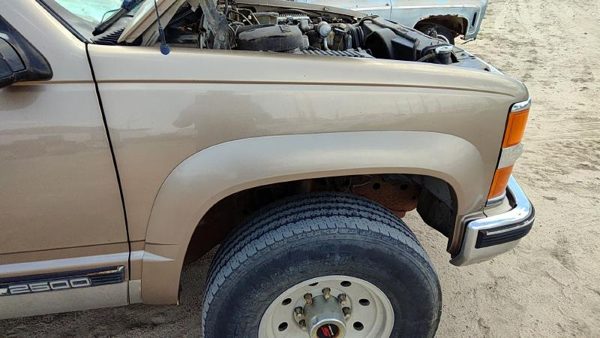 1997 Chevy Pickup 2500 Fender RH Silverado Gold 55U — photo 4