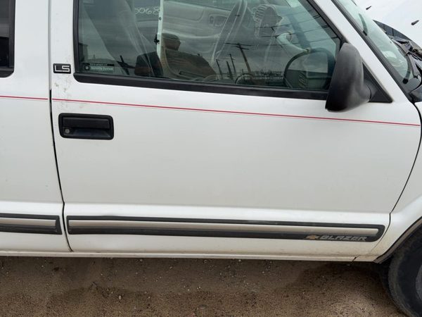1998 Blazer S10/jimmy S15 Front Door RH White 50U — photo 1