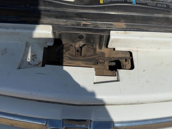 1998-2005 Chevy S10 Blazer Hood Latch Assembly with Bracket OEM 15009394 — photo 2