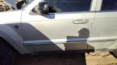2008 Jeep Grand Cherokee Front Door LH Silver PS2