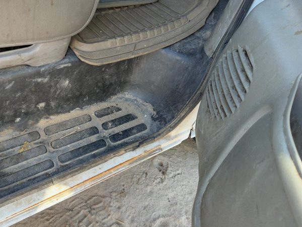 1996-2002 Chevy Express 2500 Passenger Right Front Sill Step Trim Panel Grey 92G — photo 6