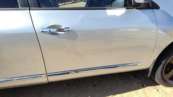 2013 Nissan Rogue Front Door RH Silver K23 — photo 1