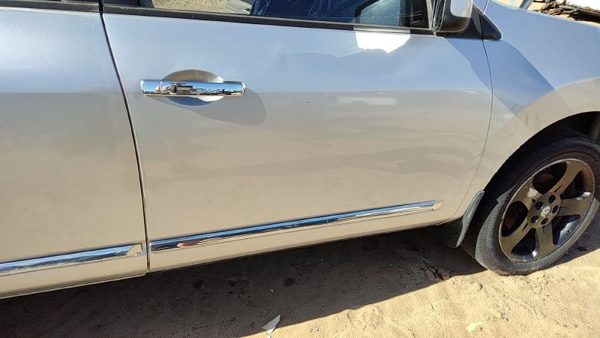 2013 Nissan Rogue Front Door RH Silver K23 — photo 3