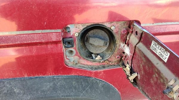 1986-1997 Nissan Hardbody Fuel Filler Neck Assembly With Gas Cap Oem 1722001G01 — photo 2