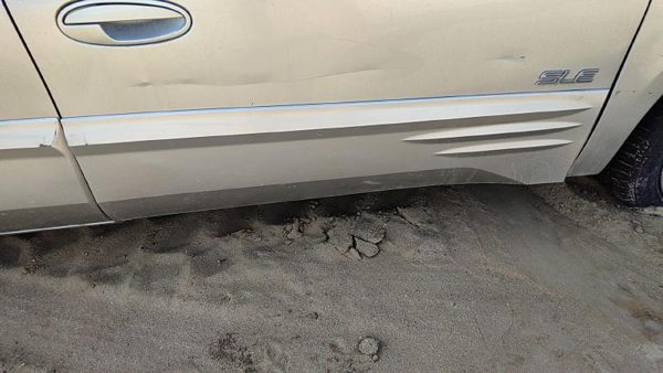 00-05 Bonneville Passenger Right Front Moulding From Door Trim Strip Silver 67U — photo 2