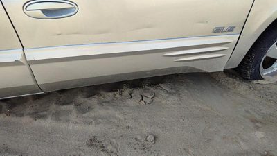 00-05 Bonneville Passenger Right Front Moulding From Door Trim Strip Silver 67U