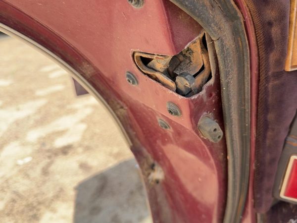 85-90 Buick Park Ave Driver Left Rear Door Latch With Rods/Cables Oem Back — photo 3