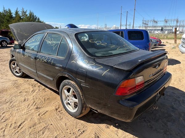 1996 Nissan Maxima — vehicle photo 3