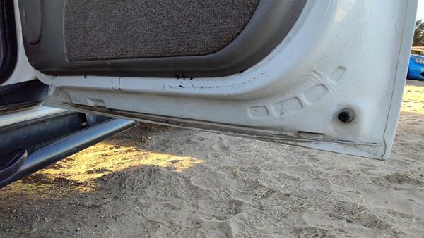 2001 Suburban 1500 Rear Door RH 50U Summit White — photo 6