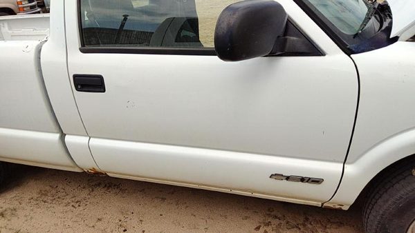 1999 S10/s15/sonoma Truck Front Door RH White 50U — photo 2