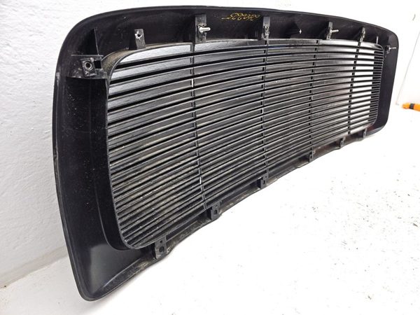 2002 Dodge Ram 1500 Grille Aftermarket — photo 7