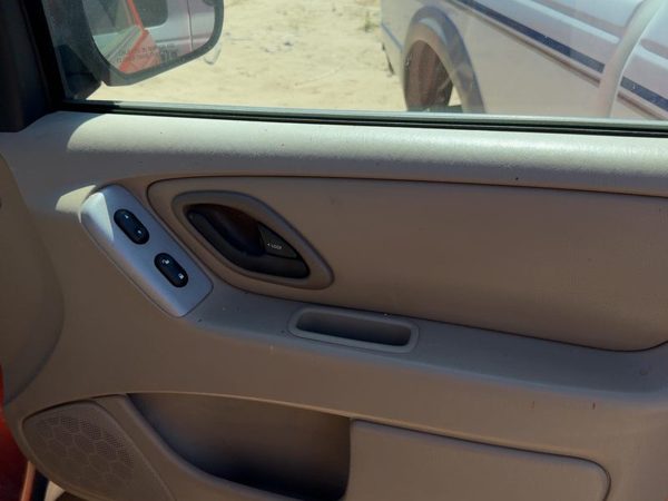 05-06 Escape Passenger Right Front Door Trim Panel With Switches Pebble Tan Ah — photo 3