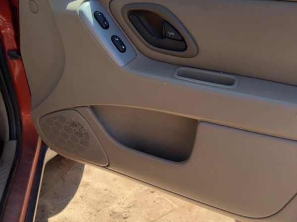 05-06 Escape Passenger Right Front Door Trim Panel With Switches Pebble Tan Ah — photo 7