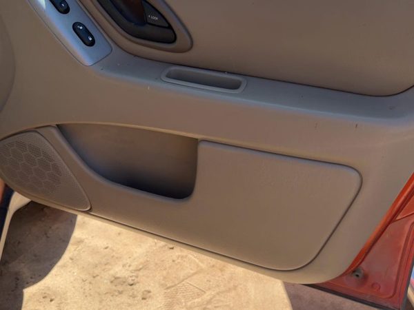 05-06 Escape Passenger Right Front Door Trim Panel With Switches Pebble Tan Ah — photo 10