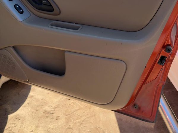 05-06 Escape Passenger Right Front Door Trim Panel With Switches Pebble Tan Ah — photo 9