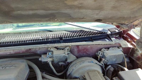 1995-1999 Gmc Yukon Windshield Wiper Cowl Vent Trim Panel Oem Cover — photo 3