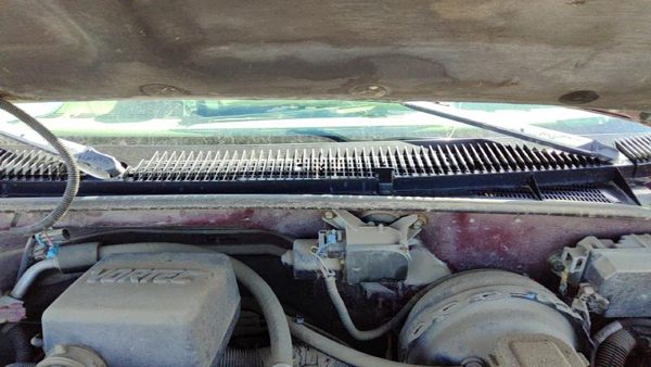 1995-1999 Gmc Yukon Windshield Wiper Cowl Vent Trim Panel Oem Cover — photo 4