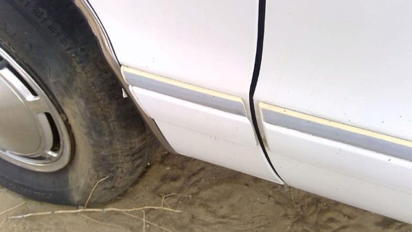 1991-1996 Chevy Caprice Driver Left Moulding From Fender Oem Trim Strip White — photo 2