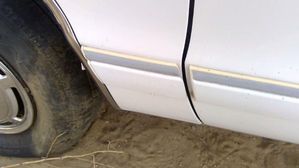 1991-1996 Chevy Caprice Driver Left Moulding From Fender Oem Trim Strip White — photo 5