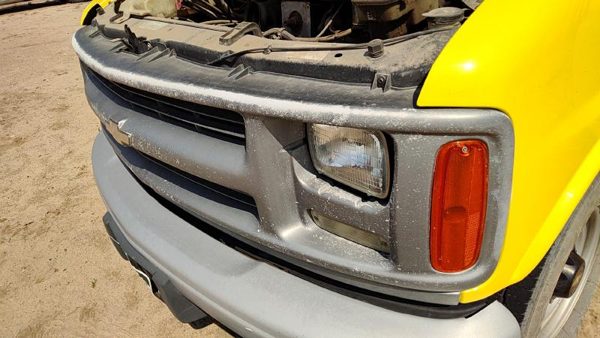 2002 Chevy Express 3500 Grille Van 2500 Yellow — photo 3